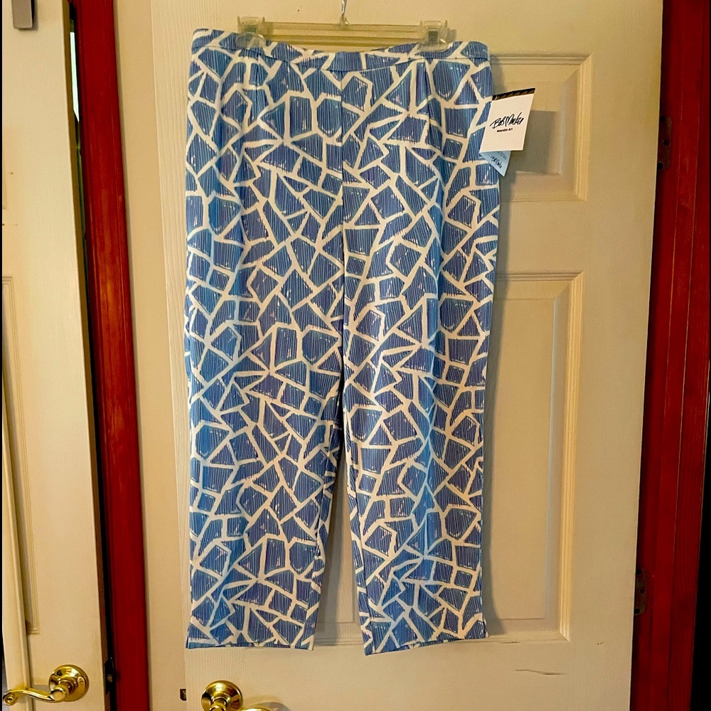 NWT CAPRI PANTS